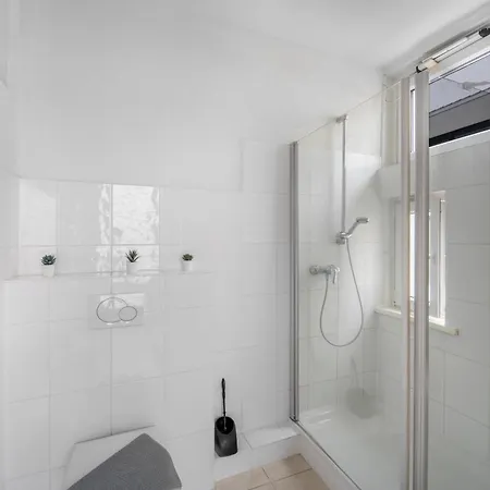 Work & Mit Kueche Und Badewanne *